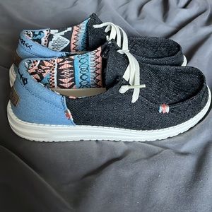 Hey Dude Women’s Size 8 Casual Lightweight Shoes Slip On Black Textured Denim